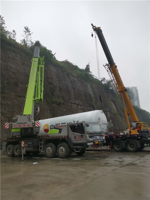 石河子市“不怕风雨冻”—— 吊车的 “恶劣环境适应” 技术